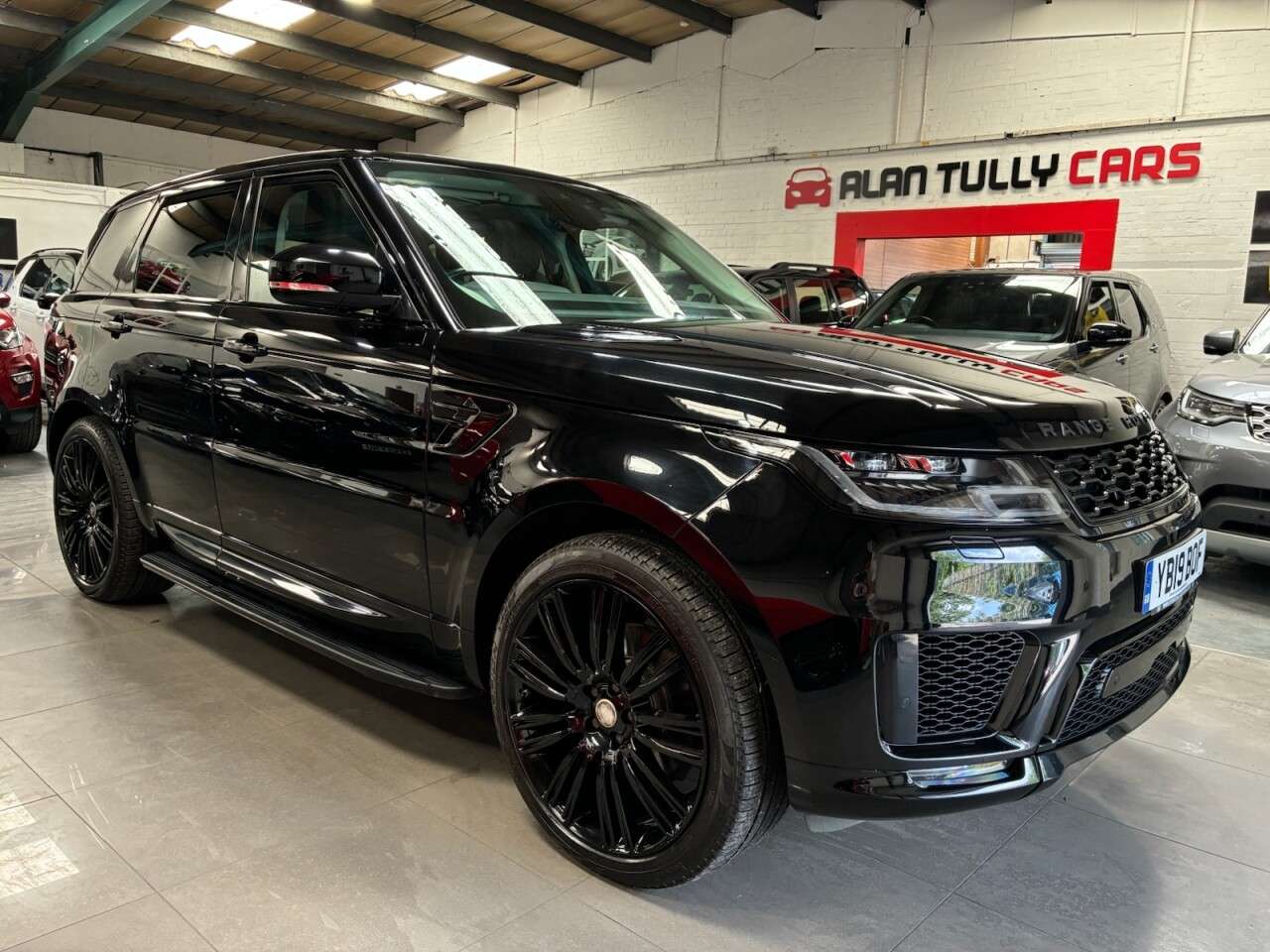 A 2019 LAND ROVER RANGE ROVER SPORT 3.0 SD V6 HSE SUV 5dr Diesel Auto 4WD Euro 6 (s/s) (306 ps) A 2019 LAND ROVER RANGE ROVER SPORT 3.0 SD V6 HSE SUV 5dr Diesel Auto 4WD Euro 6 (s/s) (306 ps)