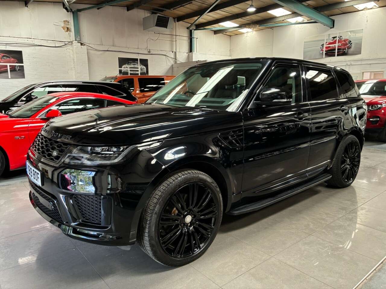 A 2019 LAND ROVER RANGE ROVER SPORT 3.0 SD V6 HSE SUV 5dr Diesel Auto 4WD Euro 6 (s/s) (306 ps) A 2019 LAND ROVER RANGE ROVER SPORT 3.0 SD V6 HSE SUV 5dr Diesel Auto 4WD Euro 6 (s/s) (306 ps)