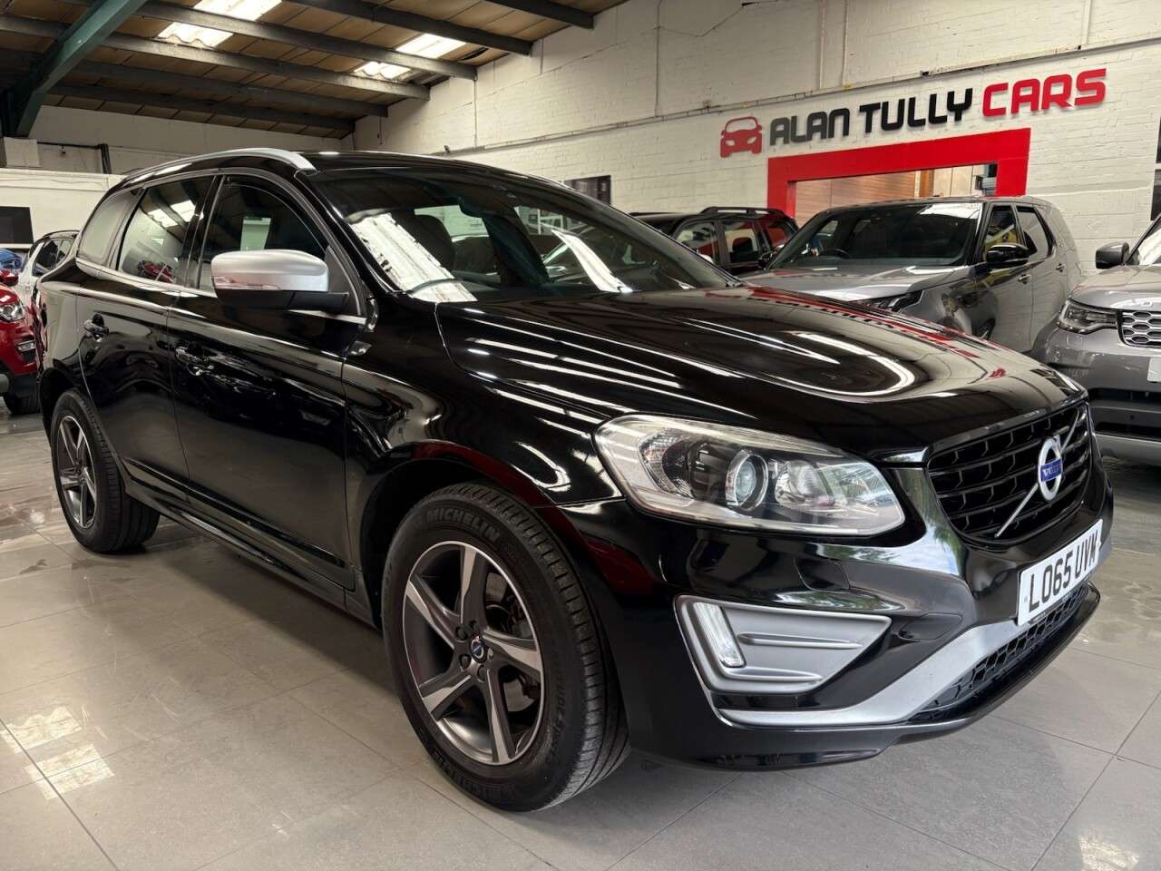 A 2015 VOLVO XC60 2.0 D4 R-Design Lux Nav SUV 5dr Diesel Auto Euro 6 (s/s) (190 ps) A 2015 VOLVO XC60 2.0 D4 R-Design Lux Nav SUV 5dr Diesel Auto Euro 6 (s/s) (190 ps)
