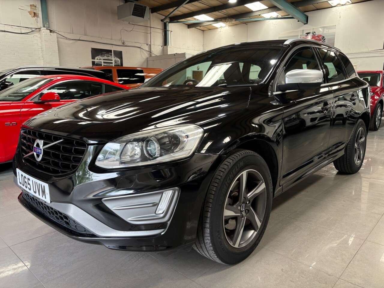 A 2015 VOLVO XC60 2.0 D4 R-Design Lux Nav SUV 5dr Diesel Auto Euro 6 (s/s) (190 ps) A 2015 VOLVO XC60 2.0 D4 R-Design Lux Nav SUV 5dr Diesel Auto Euro 6 (s/s) (190 ps)