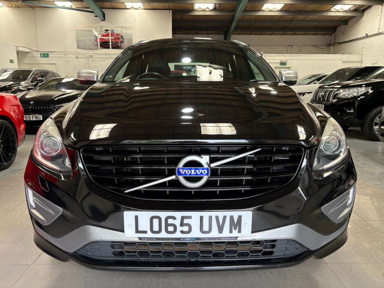 A 2015 VOLVO XC60 2.0 D4 R-Design Lux Nav SUV 5dr Diesel Auto Euro 6 (s/s) (190 ps) A 2015 VOLVO XC60 2.0 D4 R-Design Lux Nav SUV 5dr Diesel Auto Euro 6 (s/s) (190 ps)