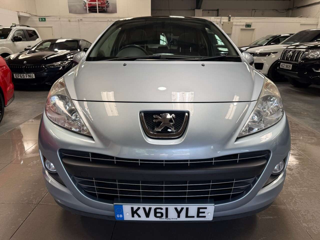 A 2011 PEUGEOT 207 1.6 VTi Allure Hatchback 3dr Petrol Manual Euro 5 (120 ps) A 2011 PEUGEOT 207 1.6 VTi Allure Hatchback 3dr Petrol Manual Euro 5 (120 ps)