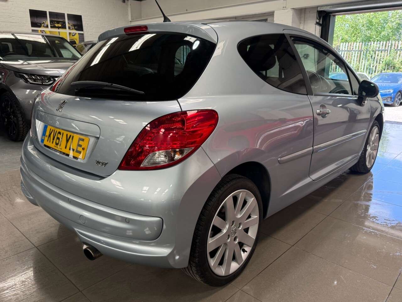 2011 PEUGEOT 207 2011 PEUGEOT 207