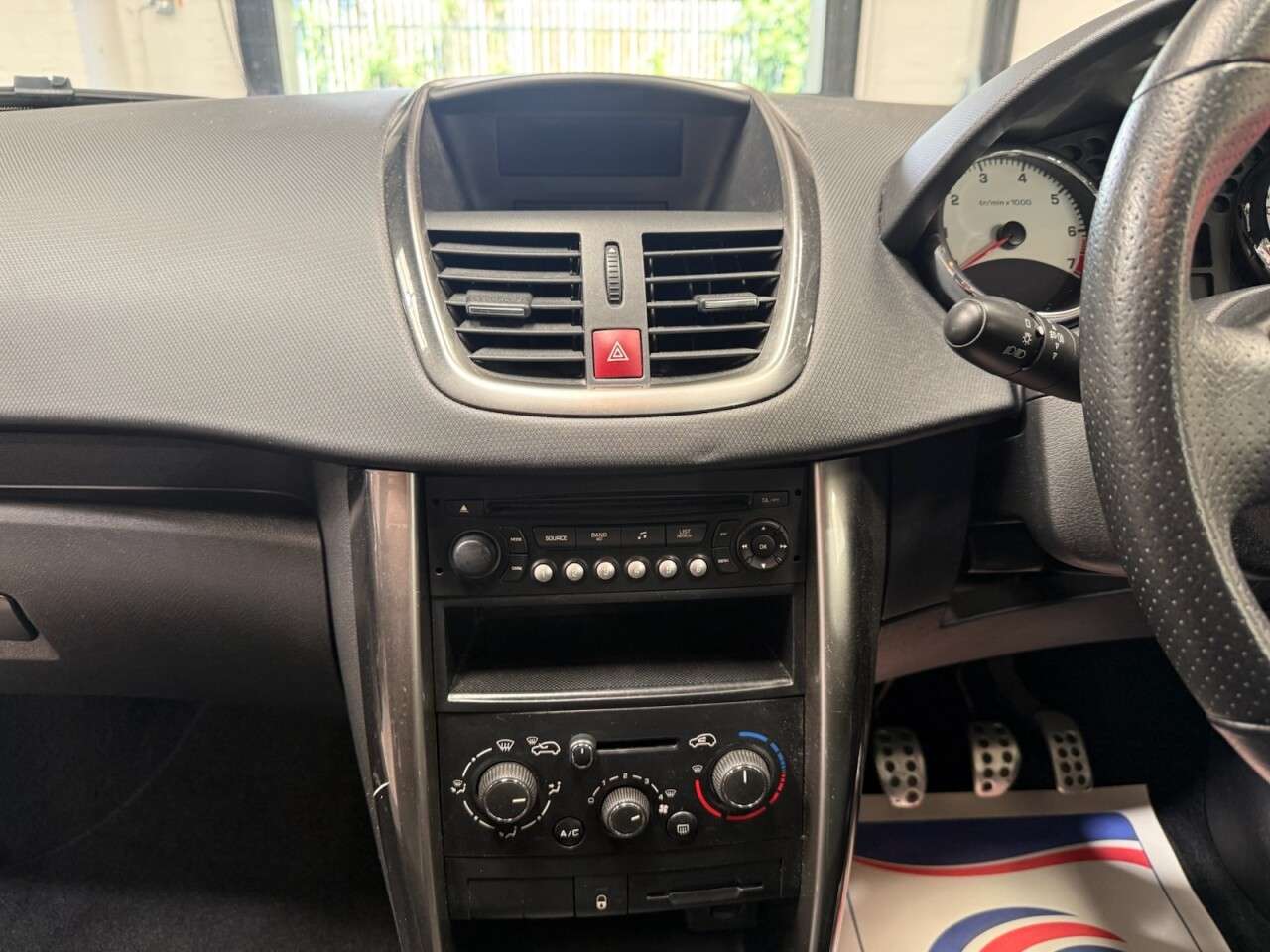 2011 PEUGEOT 207 2011 PEUGEOT 207