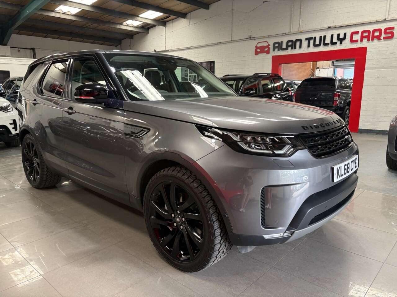 A 2019 LAND ROVER DISCOVERY 3.0 SD V6 HSE SUV 5dr Diesel Auto 4WD Euro 6 (s/s) (306 ps) A 2019 LAND ROVER DISCOVERY 3.0 SD V6 HSE SUV 5dr Diesel Auto 4WD Euro 6 (s/s) (306 ps)