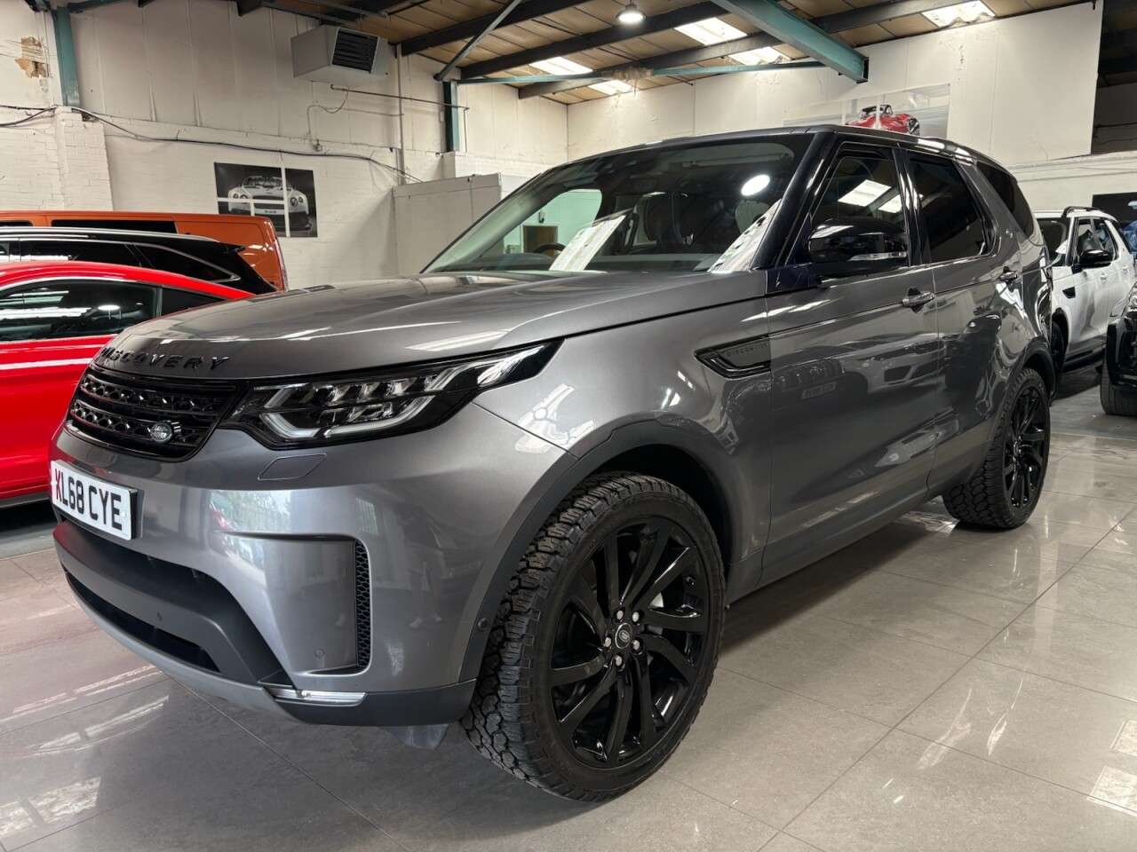 A 2019 LAND ROVER DISCOVERY 3.0 SD V6 HSE SUV 5dr Diesel Auto 4WD Euro 6 (s/s) (306 ps) A 2019 LAND ROVER DISCOVERY 3.0 SD V6 HSE SUV 5dr Diesel Auto 4WD Euro 6 (s/s) (306 ps)