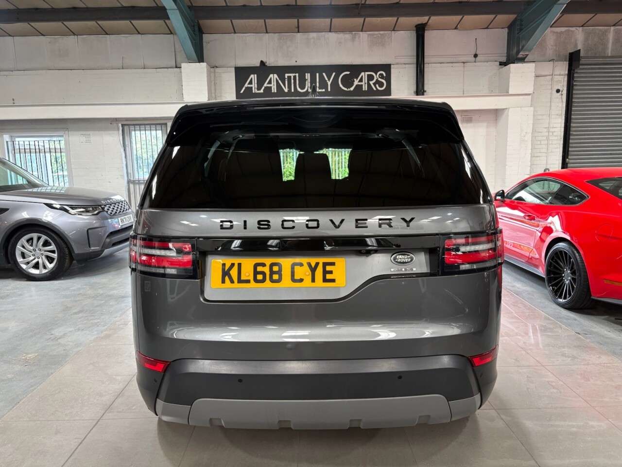 A 2019 LAND ROVER DISCOVERY 3.0 SD V6 HSE SUV 5dr Diesel Auto 4WD Euro 6 (s/s) (306 ps) A 2019 LAND ROVER DISCOVERY 3.0 SD V6 HSE SUV 5dr Diesel Auto 4WD Euro 6 (s/s) (306 ps)