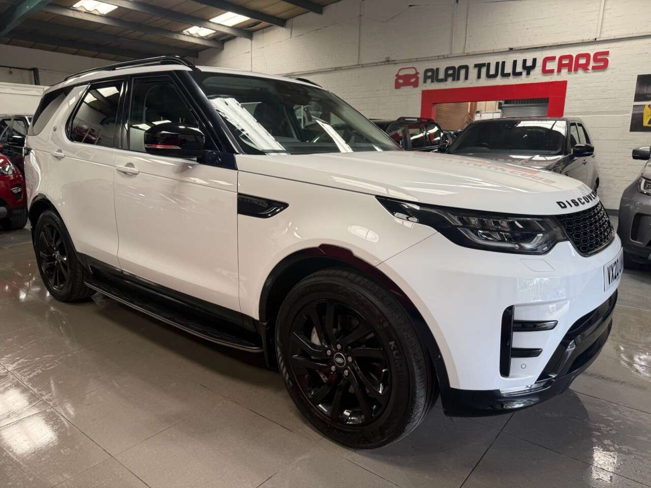 A 2020 LAND ROVER DISCOVERY 3.0 SD V6 Landmark Edition SUV 5dr Diesel Auto 4WD Euro 6 (s/s) (306 ps) A 2020 LAND ROVER DISCOVERY 3.0 SD V6 Landmark Edition SUV 5dr Diesel Auto 4WD Euro 6 (s/s) (306 ps)