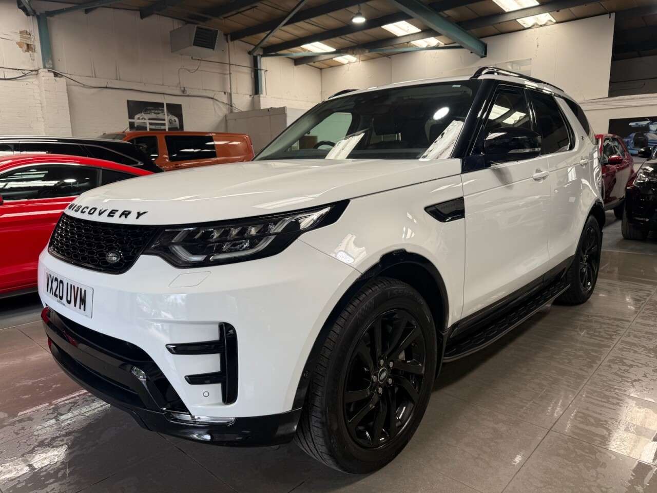 A 2020 LAND ROVER DISCOVERY 3.0 SD V6 Landmark Edition SUV 5dr Diesel Auto 4WD Euro 6 (s/s) (306 ps) A 2020 LAND ROVER DISCOVERY 3.0 SD V6 Landmark Edition SUV 5dr Diesel Auto 4WD Euro 6 (s/s) (306 ps)