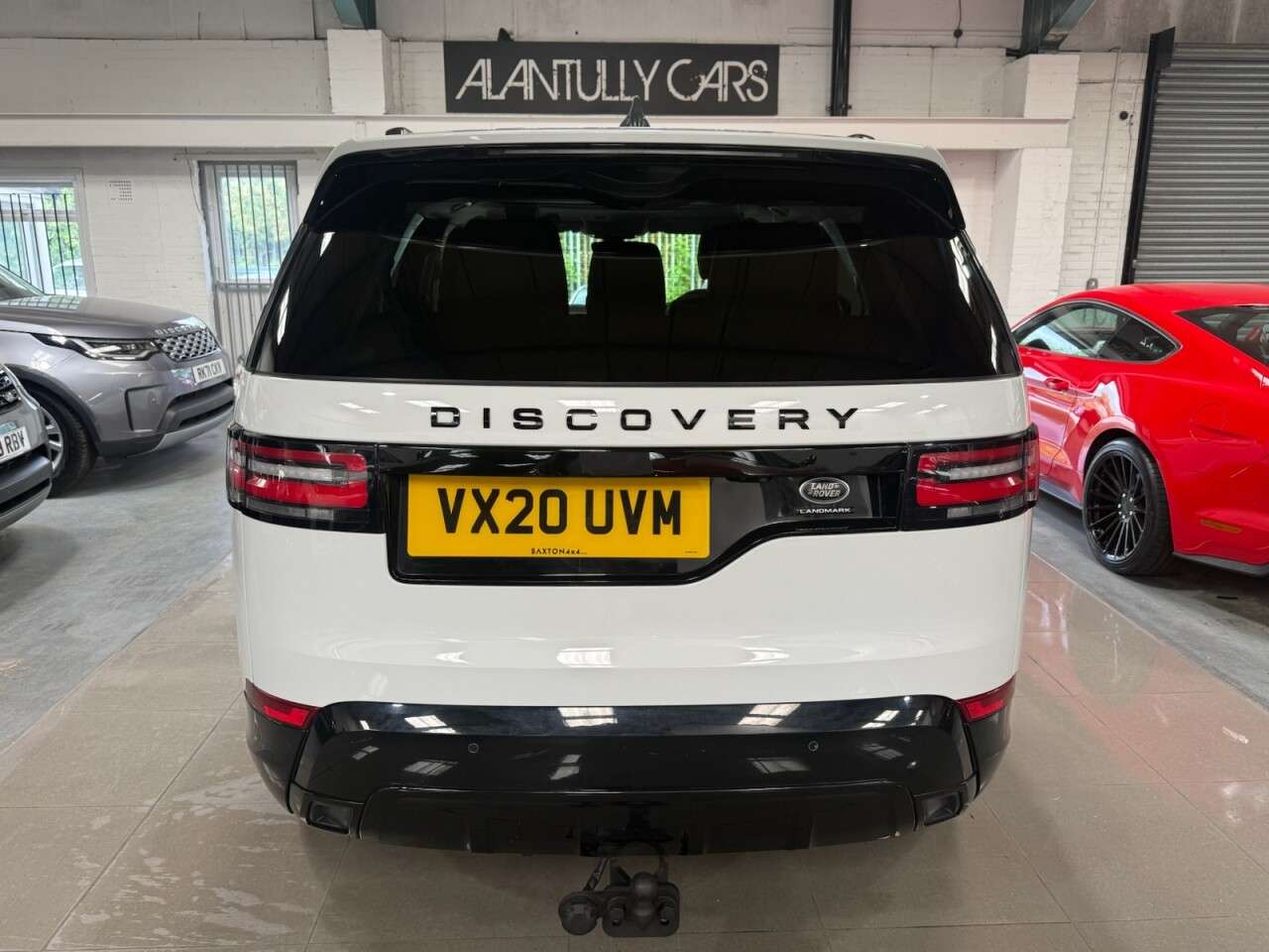 A 2020 LAND ROVER DISCOVERY 3.0 SD V6 Landmark Edition SUV 5dr Diesel Auto 4WD Euro 6 (s/s) (306 ps) A 2020 LAND ROVER DISCOVERY 3.0 SD V6 Landmark Edition SUV 5dr Diesel Auto 4WD Euro 6 (s/s) (306 ps)