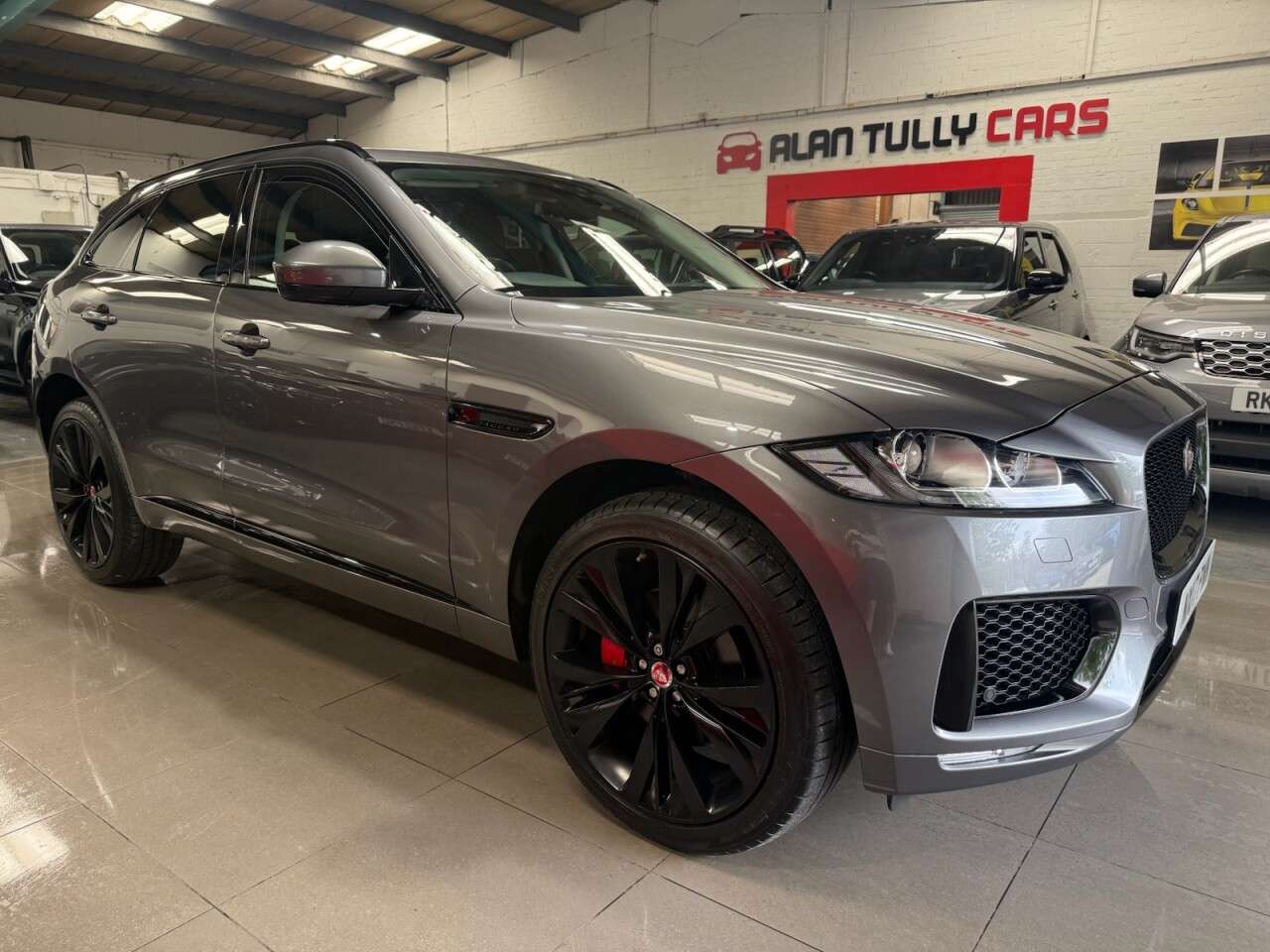 A 2017 JAGUAR F-PACE 3.0 D300 V6 S SUV 5dr Diesel Auto AWD Euro 6 (s/s) (300 ps) A 2017 JAGUAR F-PACE 3.0 D300 V6 S SUV 5dr Diesel Auto AWD Euro 6 (s/s) (300 ps)