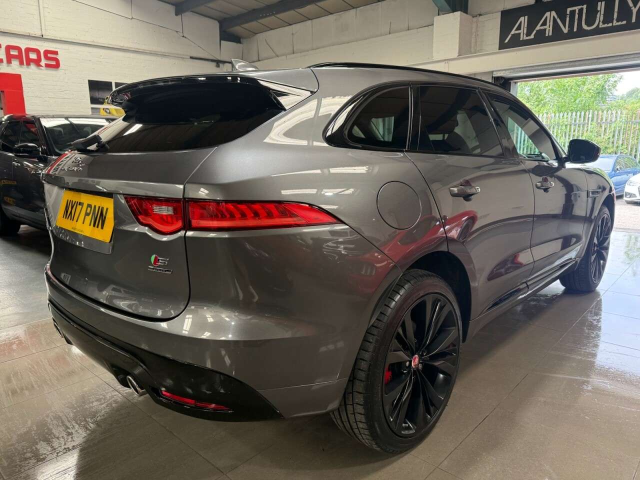 2017 JAGUAR F-PACE 2017 JAGUAR F-PACE
