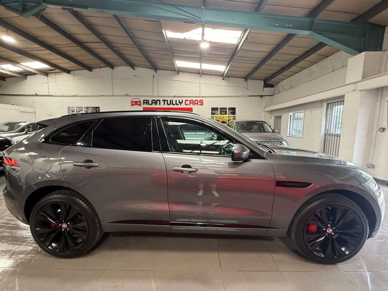 2017 JAGUAR F-PACE 2017 JAGUAR F-PACE