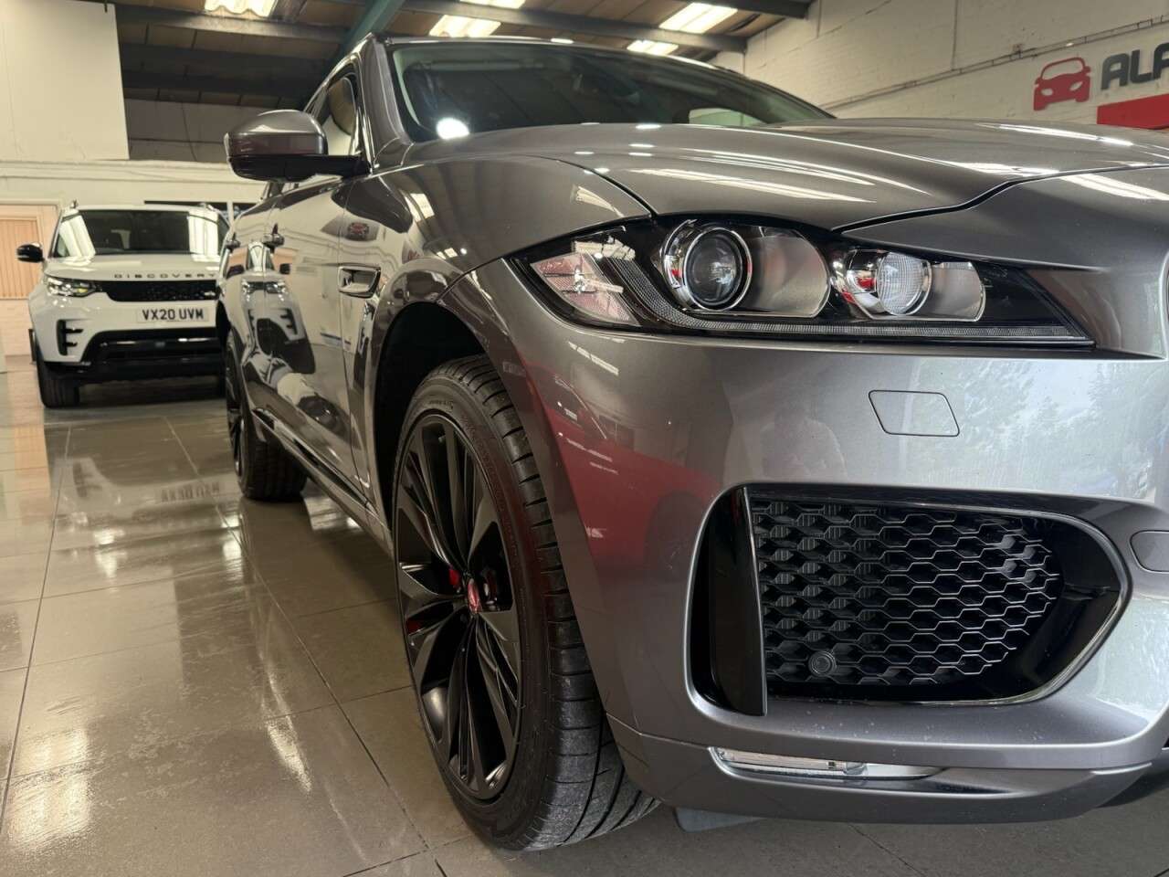 2017 JAGUAR F-PACE 2017 JAGUAR F-PACE