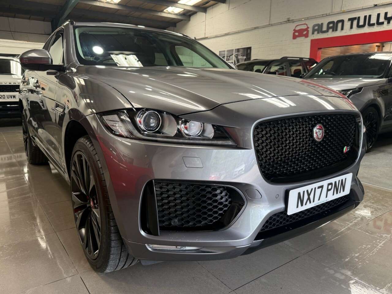 2017 JAGUAR F-PACE 2017 JAGUAR F-PACE