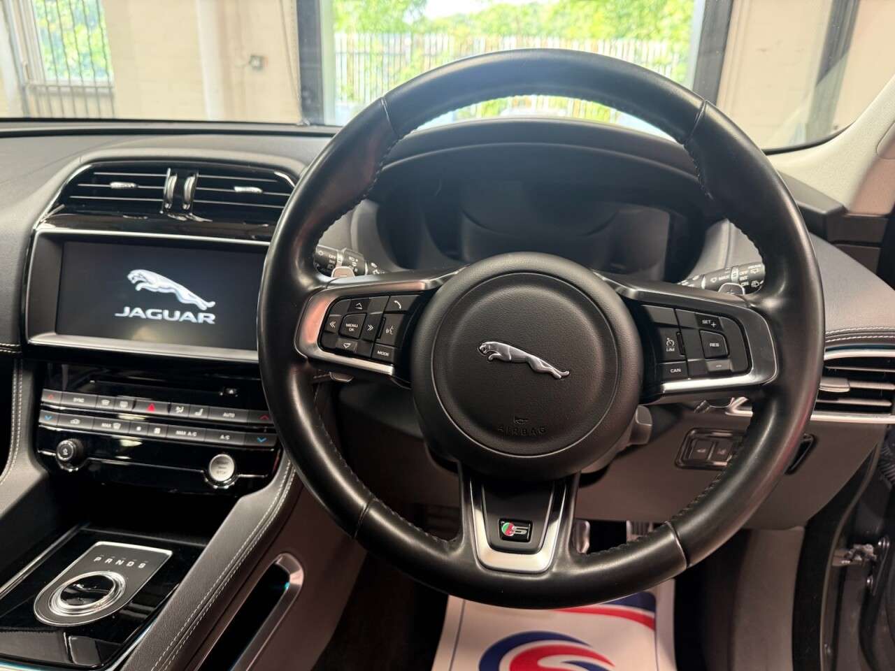 2017 JAGUAR F-PACE 2017 JAGUAR F-PACE