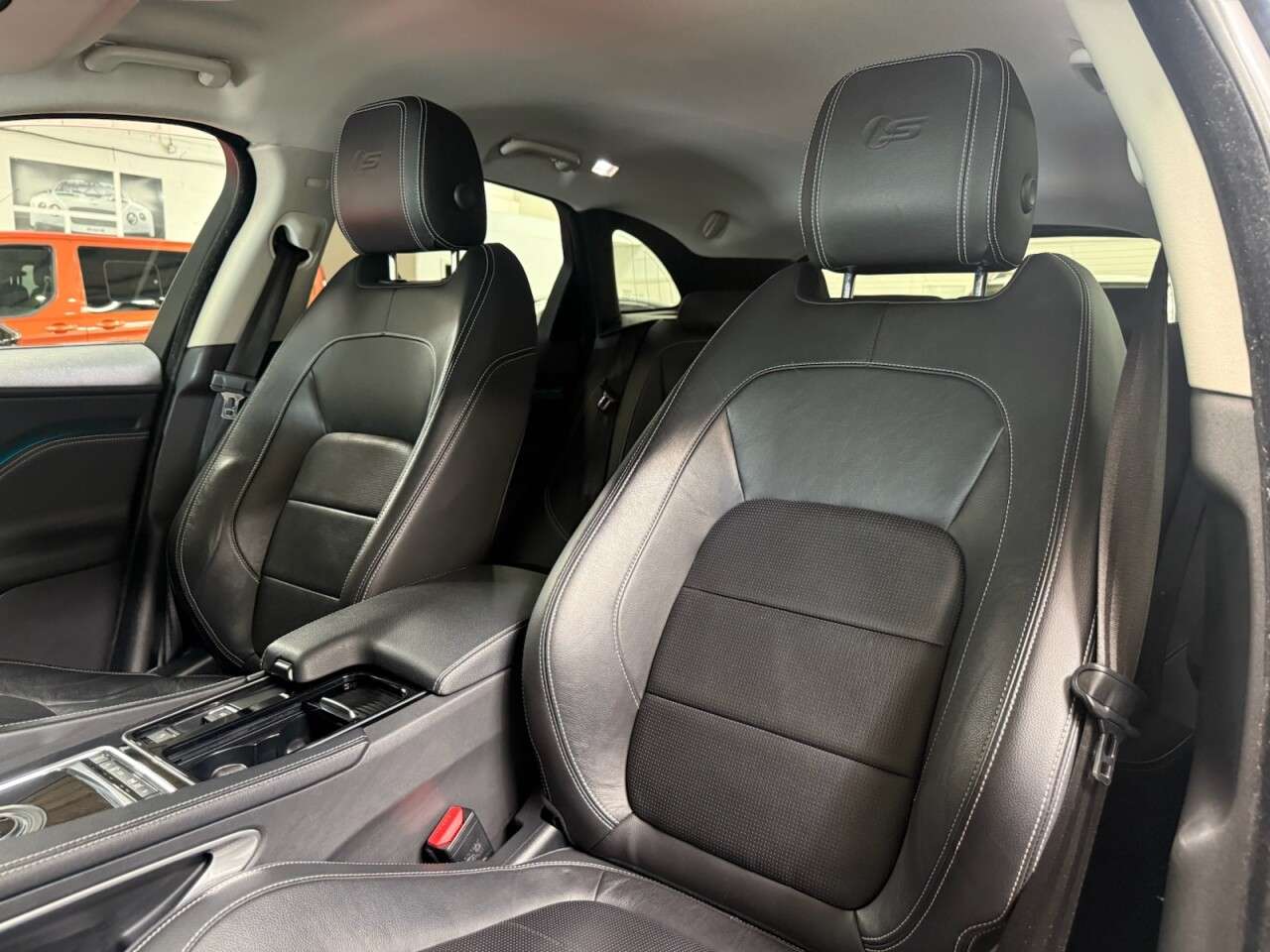 2017 JAGUAR F-PACE 2017 JAGUAR F-PACE