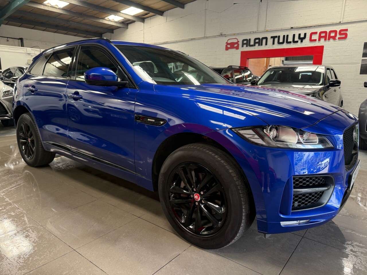 A 2019 JAGUAR F-PACE 2.0 P250i R-Sport SUV 5dr Petrol Auto AWD Euro 6 (s/s) (250 ps) A 2019 JAGUAR F-PACE 2.0 P250i R-Sport SUV 5dr Petrol Auto AWD Euro 6 (s/s) (250 ps)