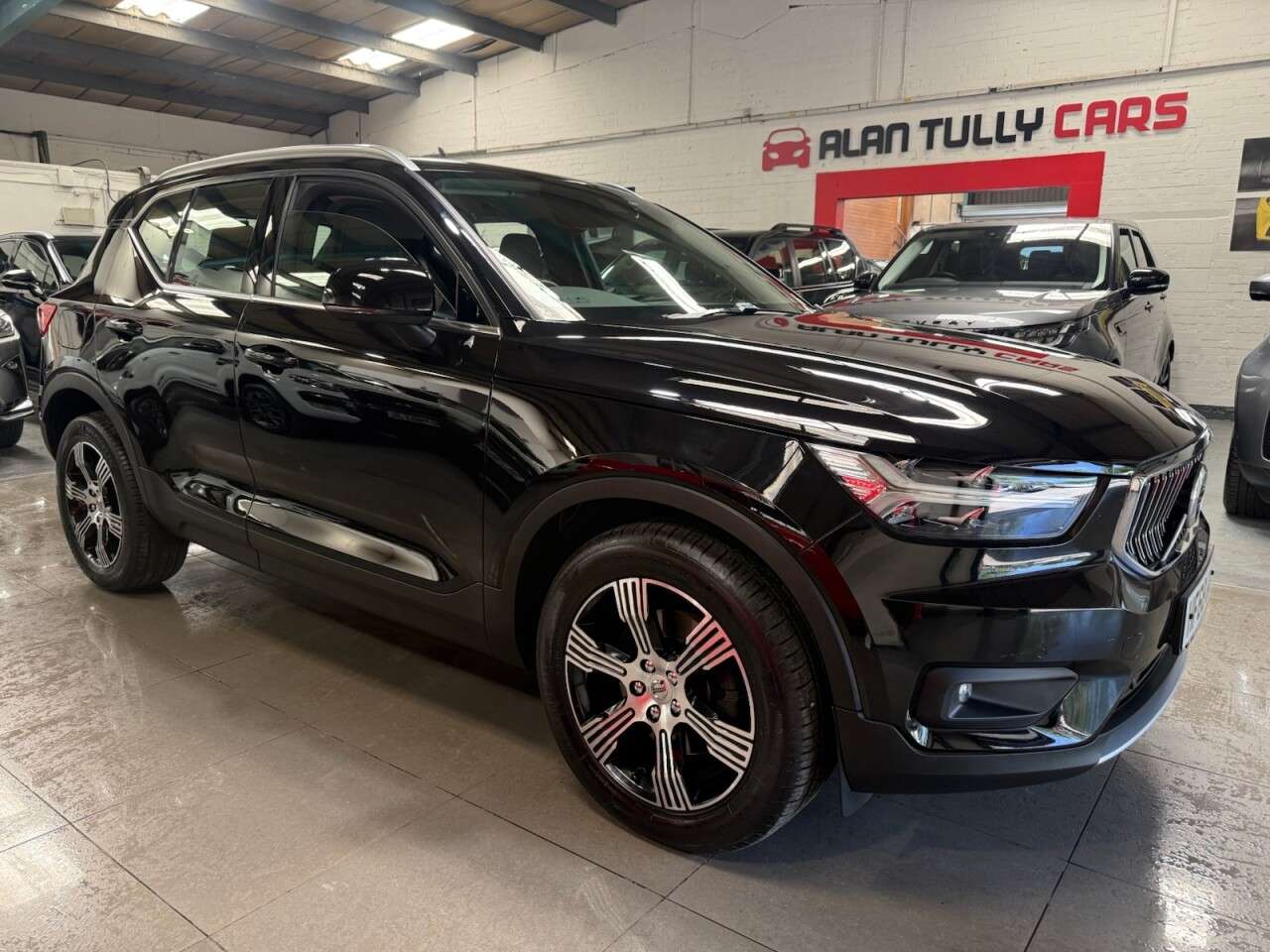 A 2018 VOLVO XC40 2.0 D4 Inscription SUV 5dr Diesel Auto AWD Euro 6 (s/s) (190 ps) A 2018 VOLVO XC40 2.0 D4 Inscription SUV 5dr Diesel Auto AWD Euro 6 (s/s) (190 ps)