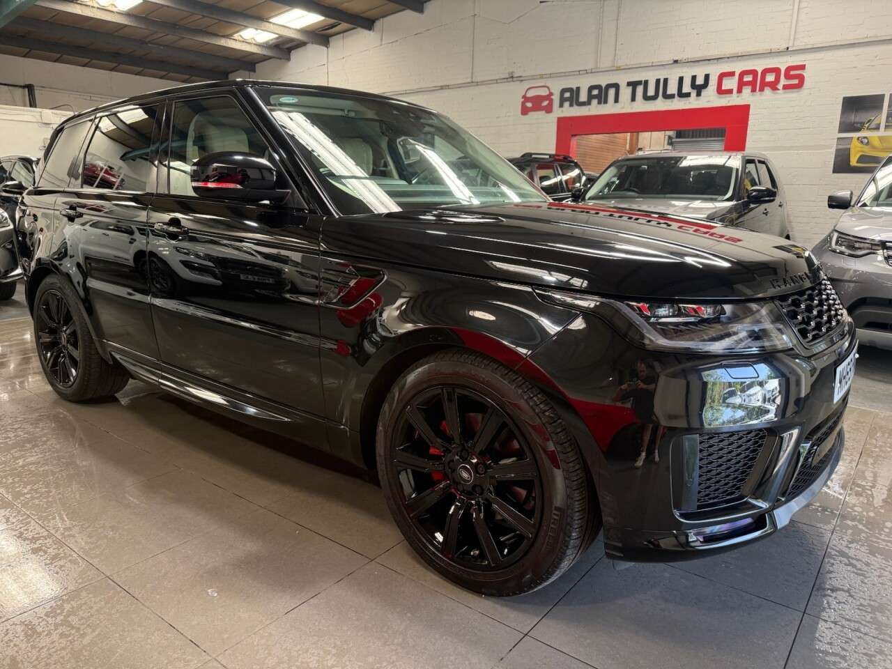 A 2019 LAND ROVER RANGE ROVER SPORT 3.0 SD V6 HSE SUV 5dr Diesel Auto 4WD Euro 6 (s/s) (306 ps) A 2019 LAND ROVER RANGE ROVER SPORT 3.0 SD V6 HSE SUV 5dr Diesel Auto 4WD Euro 6 (s/s) (306 ps)