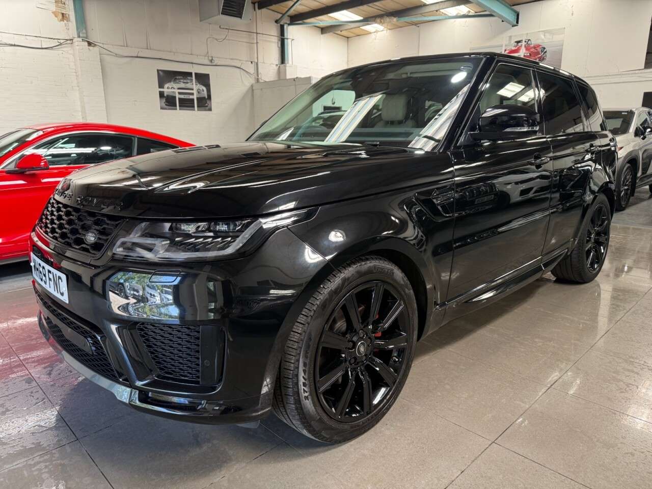 A 2019 LAND ROVER RANGE ROVER SPORT 3.0 SD V6 HSE SUV 5dr Diesel Auto 4WD Euro 6 (s/s) (306 ps) A 2019 LAND ROVER RANGE ROVER SPORT 3.0 SD V6 HSE SUV 5dr Diesel Auto 4WD Euro 6 (s/s) (306 ps)