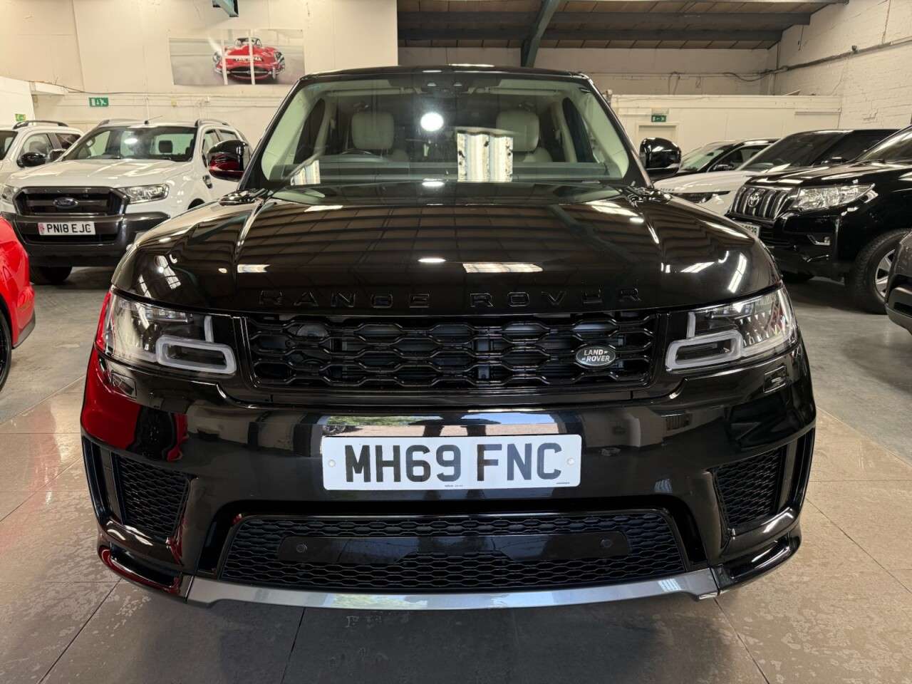 A 2019 LAND ROVER RANGE ROVER SPORT 3.0 SD V6 HSE SUV 5dr Diesel Auto 4WD Euro 6 (s/s) (306 ps) A 2019 LAND ROVER RANGE ROVER SPORT 3.0 SD V6 HSE SUV 5dr Diesel Auto 4WD Euro 6 (s/s) (306 ps)