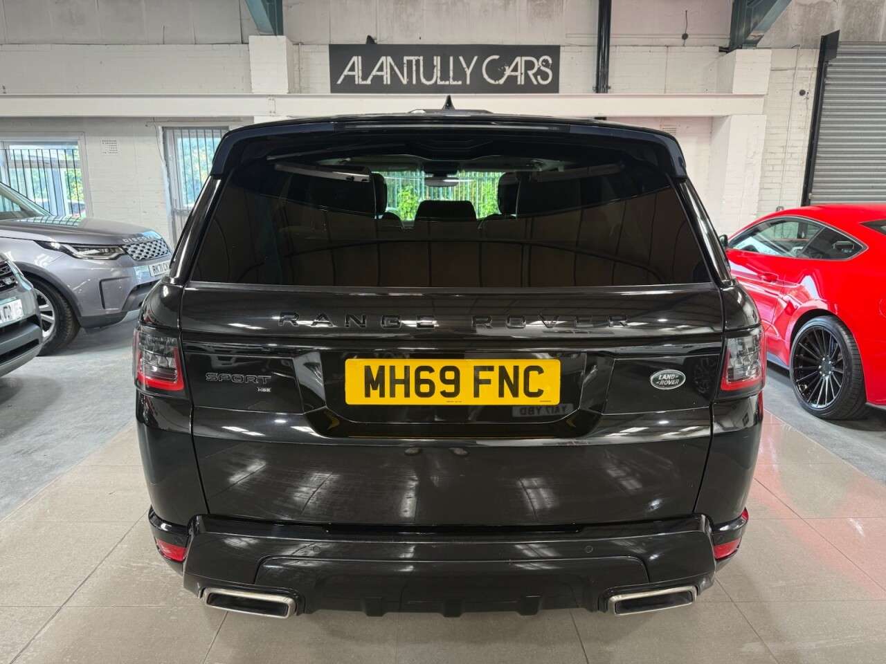 A 2019 LAND ROVER RANGE ROVER SPORT 3.0 SD V6 HSE SUV 5dr Diesel Auto 4WD Euro 6 (s/s) (306 ps) A 2019 LAND ROVER RANGE ROVER SPORT 3.0 SD V6 HSE SUV 5dr Diesel Auto 4WD Euro 6 (s/s) (306 ps)