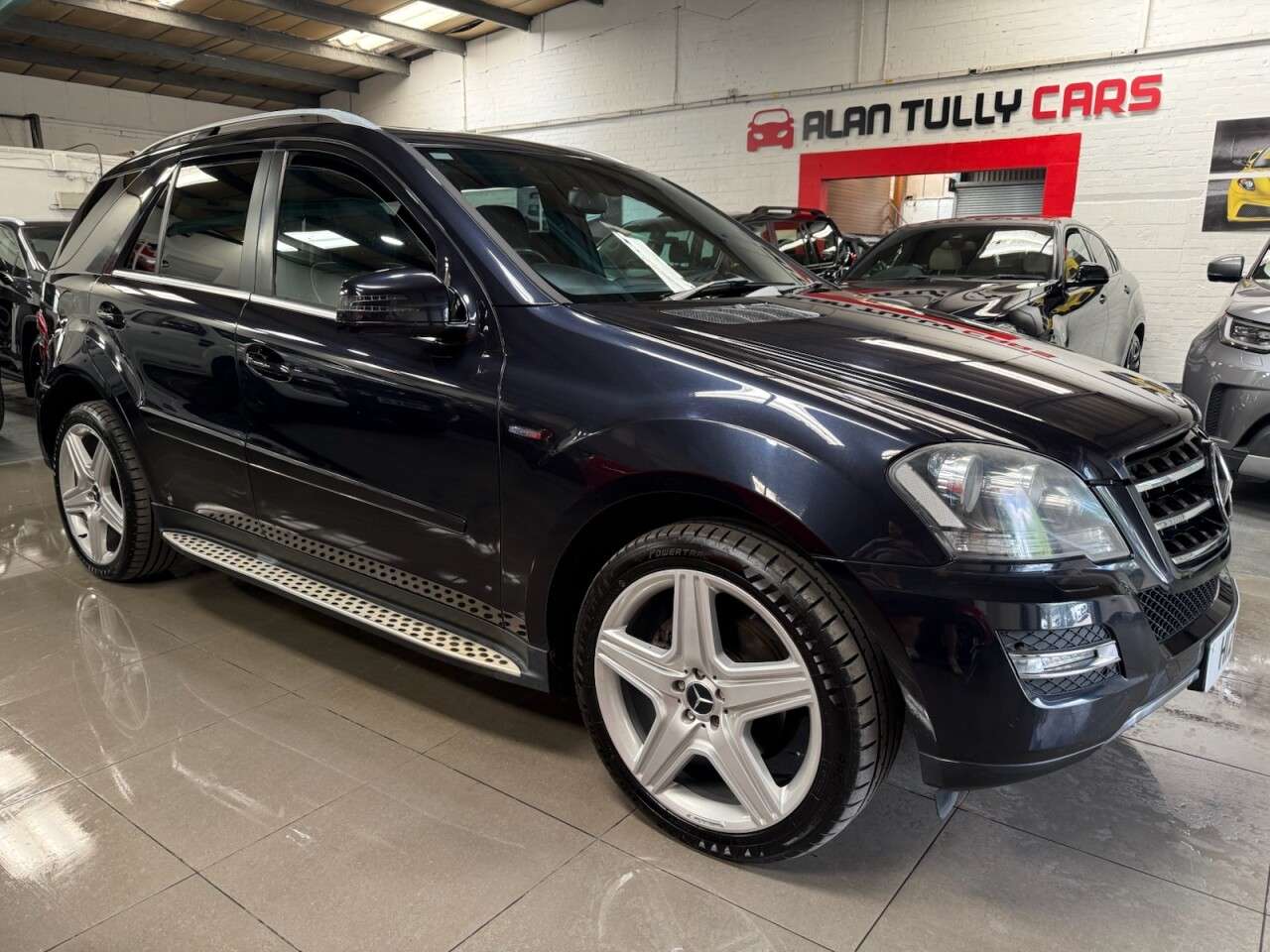 A 2011 MERCEDES-BENZ M CLASS 3.0 ML300 CDI V6 BlueEfficiency Grand Edition SUV 5dr Diesel G-Tronic 4WD E A 2011 MERCEDES-BENZ M CLASS 3.0 ML300 CDI V6 BlueEfficiency Grand Edition SUV 5dr Diesel G-Tronic 4WD E