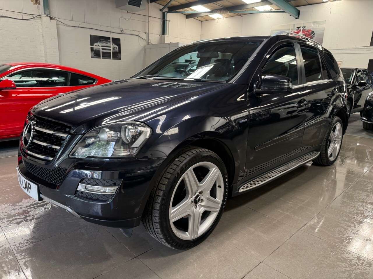 A 2011 MERCEDES-BENZ M CLASS 3.0 ML300 CDI V6 BlueEfficiency Grand Edition SUV 5dr Diesel G-Tronic 4WD E A 2011 MERCEDES-BENZ M CLASS 3.0 ML300 CDI V6 BlueEfficiency Grand Edition SUV 5dr Diesel G-Tronic 4WD E