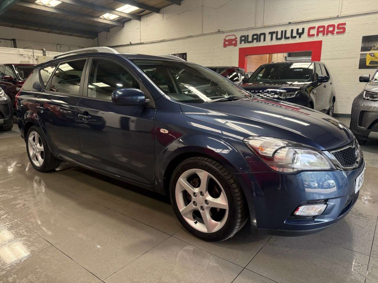 A 2011 KIA CEED 1.6 CRDi 3 Sports Wagon 5dr Diesel Auto Euro 5 (113 bhp) A 2011 KIA CEED 1.6 CRDi 3 Sports Wagon 5dr Diesel Auto Euro 5 (113 bhp)