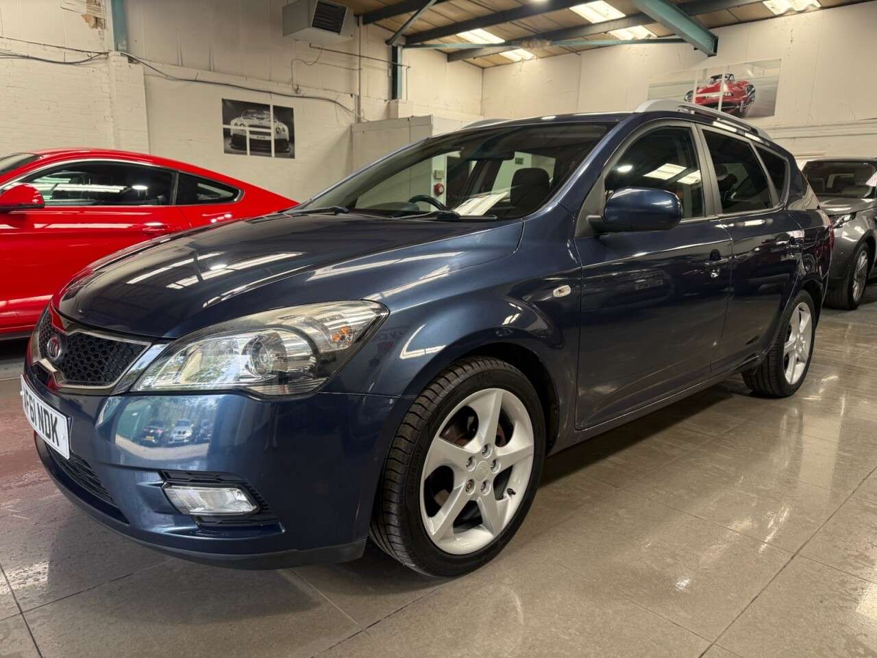 A 2011 KIA CEED 1.6 CRDi 3 Sports Wagon 5dr Diesel Auto Euro 5 (113 bhp) A 2011 KIA CEED 1.6 CRDi 3 Sports Wagon 5dr Diesel Auto Euro 5 (113 bhp)