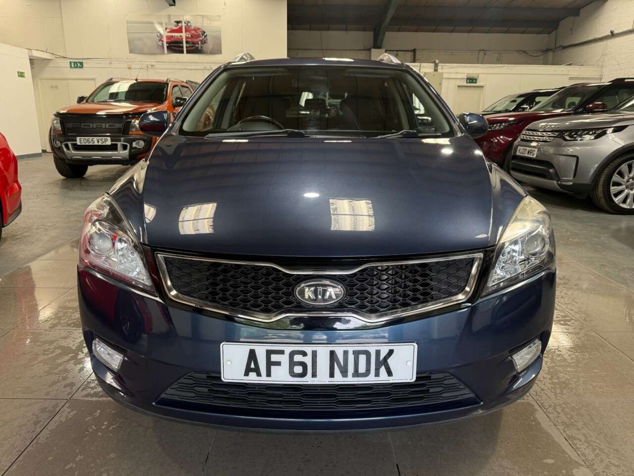 A 2011 KIA CEED 1.6 CRDi 3 Sports Wagon 5dr Diesel Auto Euro 5 (113 bhp) A 2011 KIA CEED 1.6 CRDi 3 Sports Wagon 5dr Diesel Auto Euro 5 (113 bhp)