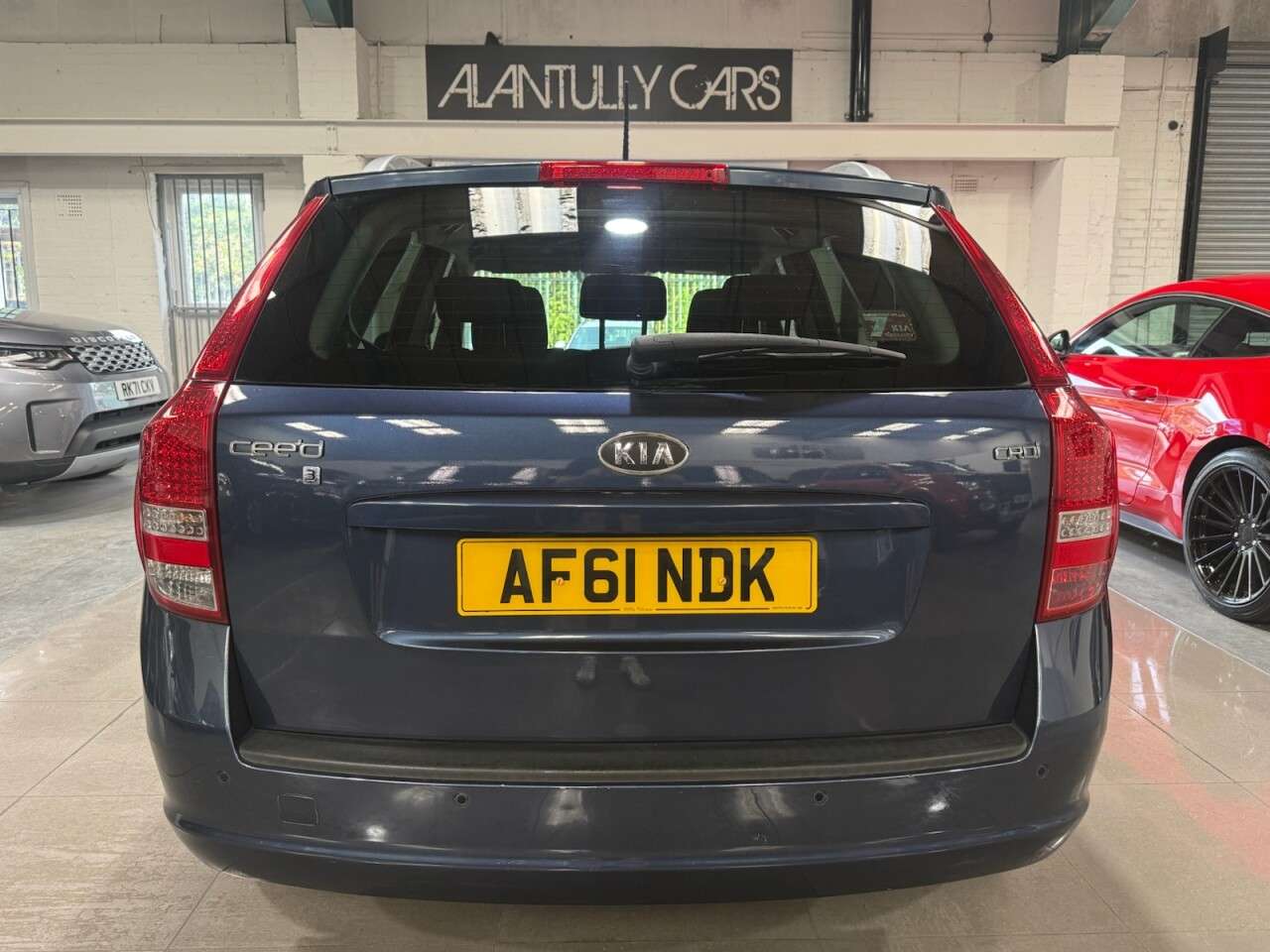 A 2011 KIA CEED 1.6 CRDi 3 Sports Wagon 5dr Diesel Auto Euro 5 (113 bhp) A 2011 KIA CEED 1.6 CRDi 3 Sports Wagon 5dr Diesel Auto Euro 5 (113 bhp)