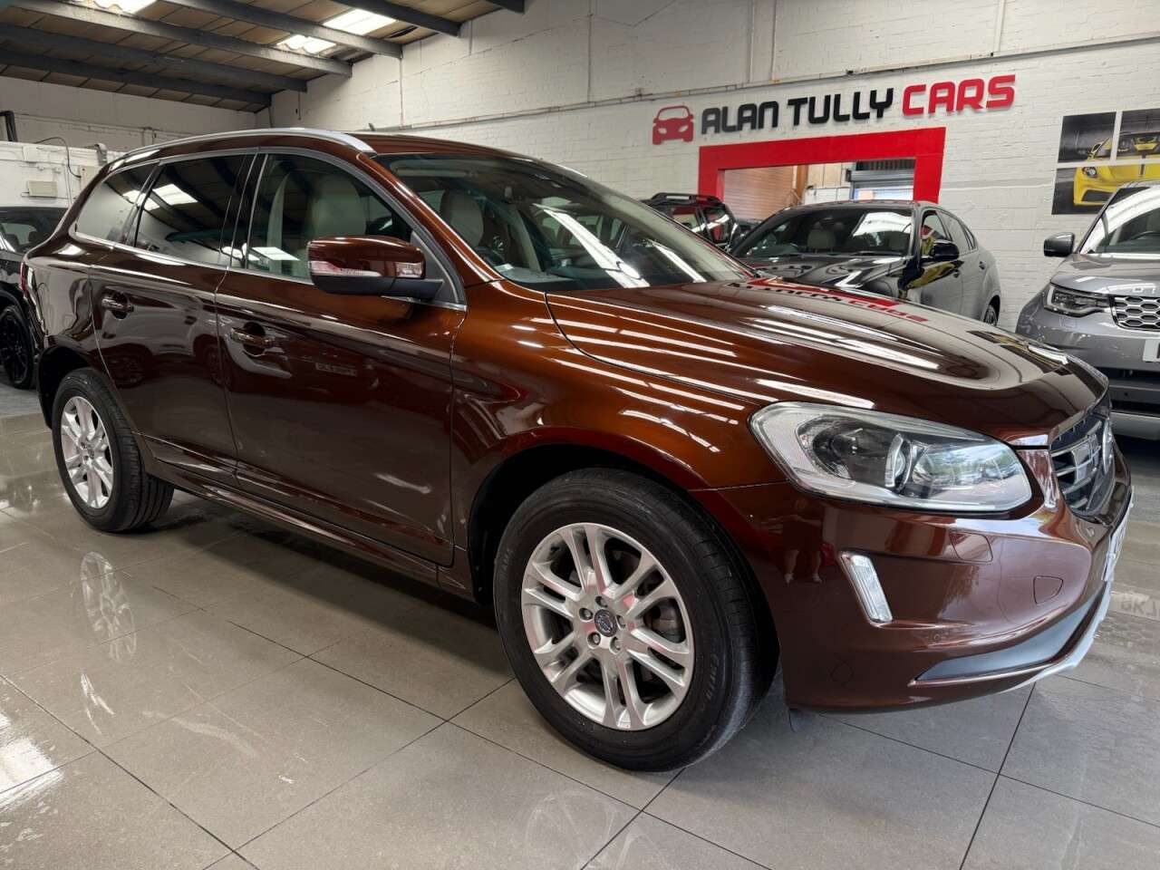 A 2013 VOLVO XC60 2.0 T5 SE Lux Nav SUV 5dr Petrol Auto Euro 6 (245ps) A 2013 VOLVO XC60 2.0 T5 SE Lux Nav SUV 5dr Petrol Auto Euro 6 (245ps)