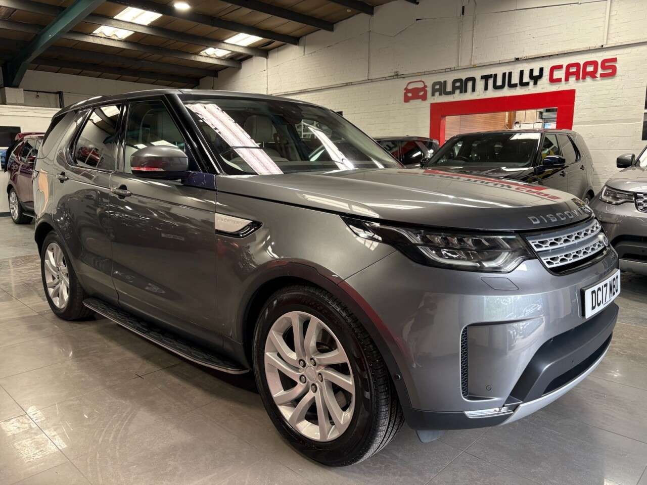 A 2017 LAND ROVER DISCOVERY 3.0 TD V6 HSE SUV 5dr Diesel Auto 4WD Euro 6 (s/s) (258 ps) A 2017 LAND ROVER DISCOVERY 3.0 TD V6 HSE SUV 5dr Diesel Auto 4WD Euro 6 (s/s) (258 ps)