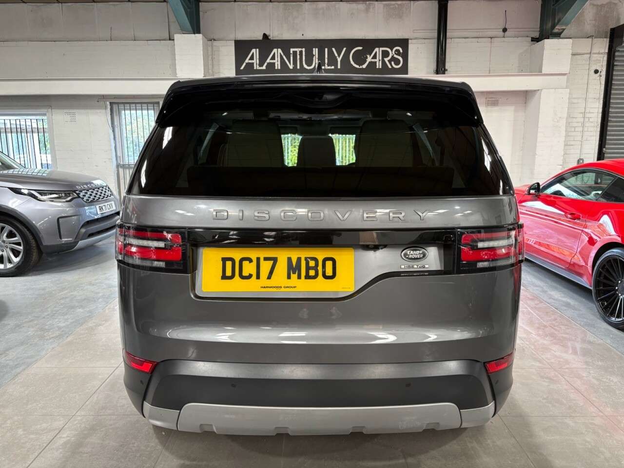 A 2017 LAND ROVER DISCOVERY 3.0 TD V6 HSE SUV 5dr Diesel Auto 4WD Euro 6 (s/s) (258 ps) A 2017 LAND ROVER DISCOVERY 3.0 TD V6 HSE SUV 5dr Diesel Auto 4WD Euro 6 (s/s) (258 ps)