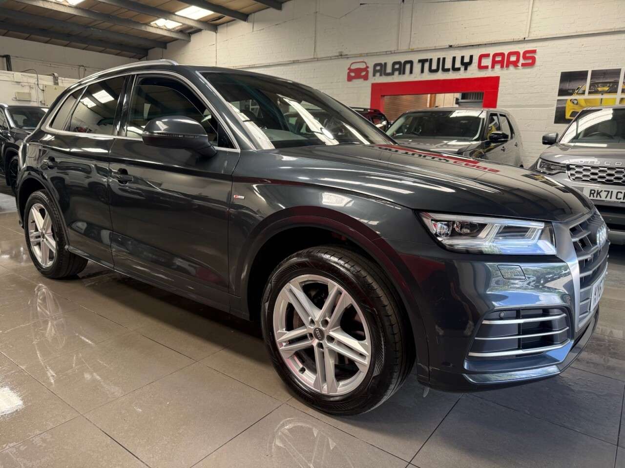 A 2017 AUDI Q5 2.0 TFSI S line SUV 5dr Petrol S Tronic quattro Euro 6 (s/s) (252 ps) A 2017 AUDI Q5 2.0 TFSI S line SUV 5dr Petrol S Tronic quattro Euro 6 (s/s) (252 ps)