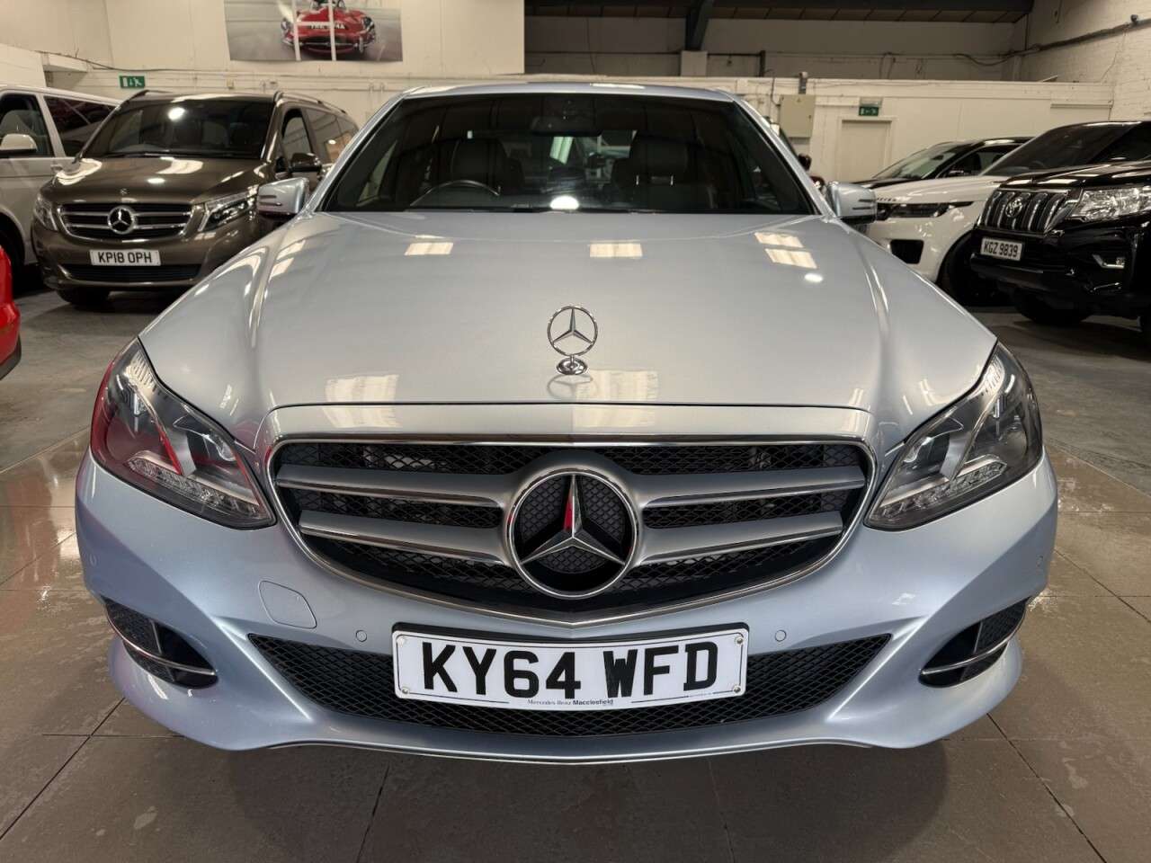 A 2014 MERCEDES-BENZ E-CLASS 2.1 E220 BlueTEC SE Saloon 4dr Diesel G-Tronic+ Euro 6 (s/s) (177 ps) A 2014 MERCEDES-BENZ E-CLASS 2.1 E220 BlueTEC SE Saloon 4dr Diesel G-Tronic+ Euro 6 (s/s) (177 ps)