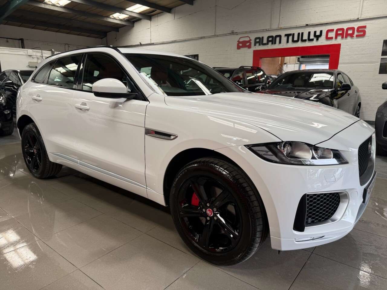 A 2018 JAGUAR F-PACE 3.0 V6 S SUV 5dr Petrol Auto AWD Euro 6 (s/s) (380 ps) A 2018 JAGUAR F-PACE 3.0 V6 S SUV 5dr Petrol Auto AWD Euro 6 (s/s) (380 ps)