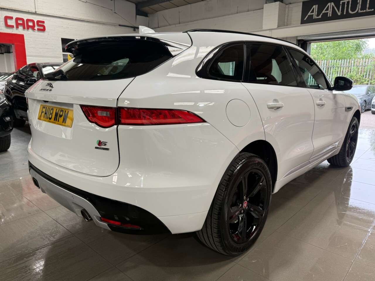 2018 JAGUAR F-PACE 2018 JAGUAR F-PACE