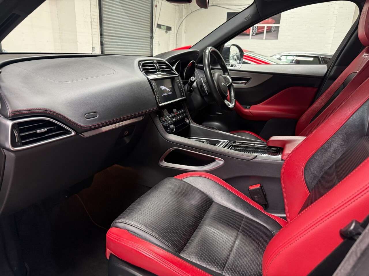 2018 JAGUAR F-PACE 2018 JAGUAR F-PACE