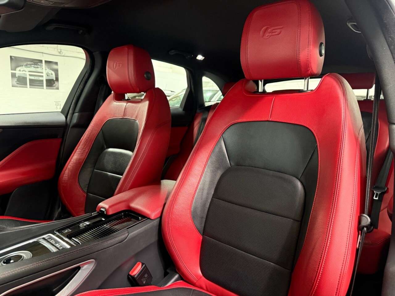 2018 JAGUAR F-PACE 2018 JAGUAR F-PACE