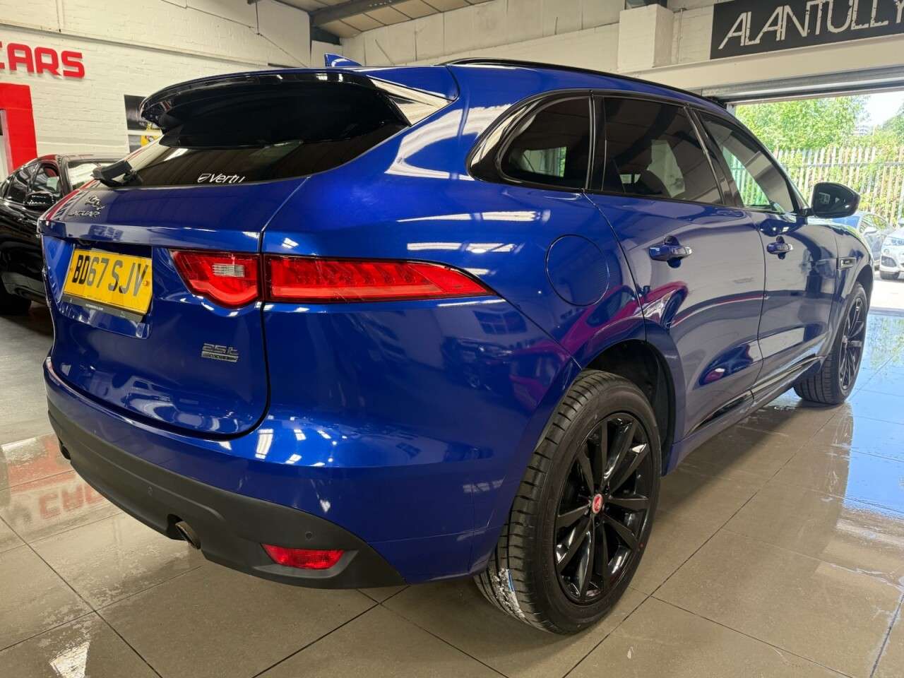 2018 JAGUAR F-PACE 2018 JAGUAR F-PACE