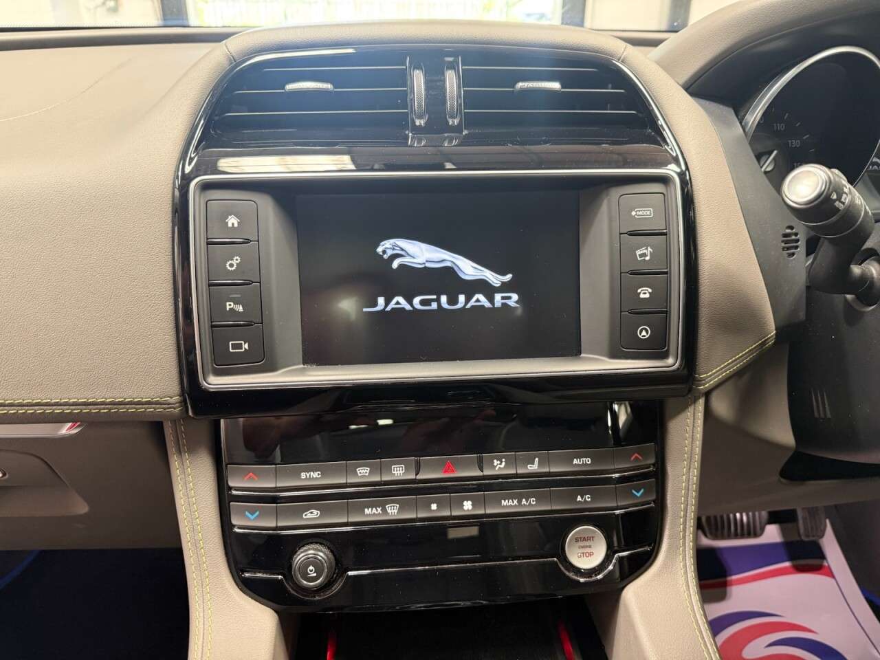 2018 JAGUAR F-PACE 2018 JAGUAR F-PACE