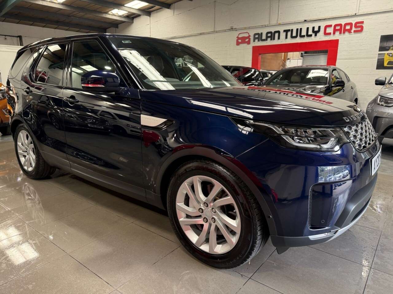 A 2020 LAND ROVER DISCOVERY 3.0 SD V6 HSE SUV 5dr Diesel Auto 4WD Euro 6 (s/s) (306 ps) A 2020 LAND ROVER DISCOVERY 3.0 SD V6 HSE SUV 5dr Diesel Auto 4WD Euro 6 (s/s) (306 ps)