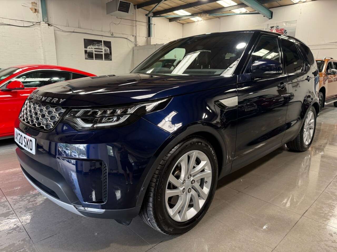 A 2020 LAND ROVER DISCOVERY 3.0 SD V6 HSE SUV 5dr Diesel Auto 4WD Euro 6 (s/s) (306 ps) A 2020 LAND ROVER DISCOVERY 3.0 SD V6 HSE SUV 5dr Diesel Auto 4WD Euro 6 (s/s) (306 ps)