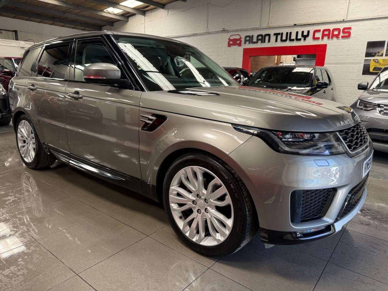 A 2019 LAND ROVER RANGE ROVER SPORT 3.0 SD V6 HSE SUV 5dr Diesel Auto 4WD Euro 6 (s/s) (306 ps) ++7 SEATS++ A 2019 LAND ROVER RANGE ROVER SPORT 3.0 SD V6 HSE SUV 5dr Diesel Auto 4WD Euro 6 (s/s) (306 ps) ++7 SEATS++