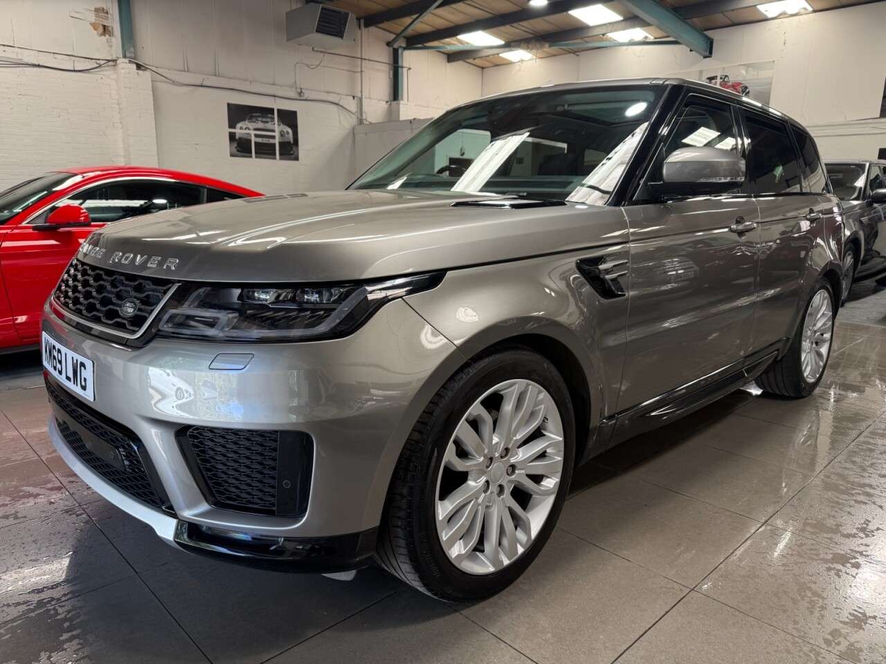 A 2019 LAND ROVER RANGE ROVER SPORT 3.0 SD V6 HSE SUV 5dr Diesel Auto 4WD Euro 6 (s/s) (306 ps) ++7 SEATS++ A 2019 LAND ROVER RANGE ROVER SPORT 3.0 SD V6 HSE SUV 5dr Diesel Auto 4WD Euro 6 (s/s) (306 ps) ++7 SEATS++