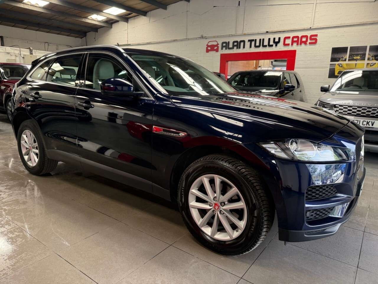 A 2019 JAGUAR F-PACE 2.0 P250i Prestige SUV 5dr Petrol Auto AWD Euro 6 (s/s) (250 ps) A 2019 JAGUAR F-PACE 2.0 P250i Prestige SUV 5dr Petrol Auto AWD Euro 6 (s/s) (250 ps)