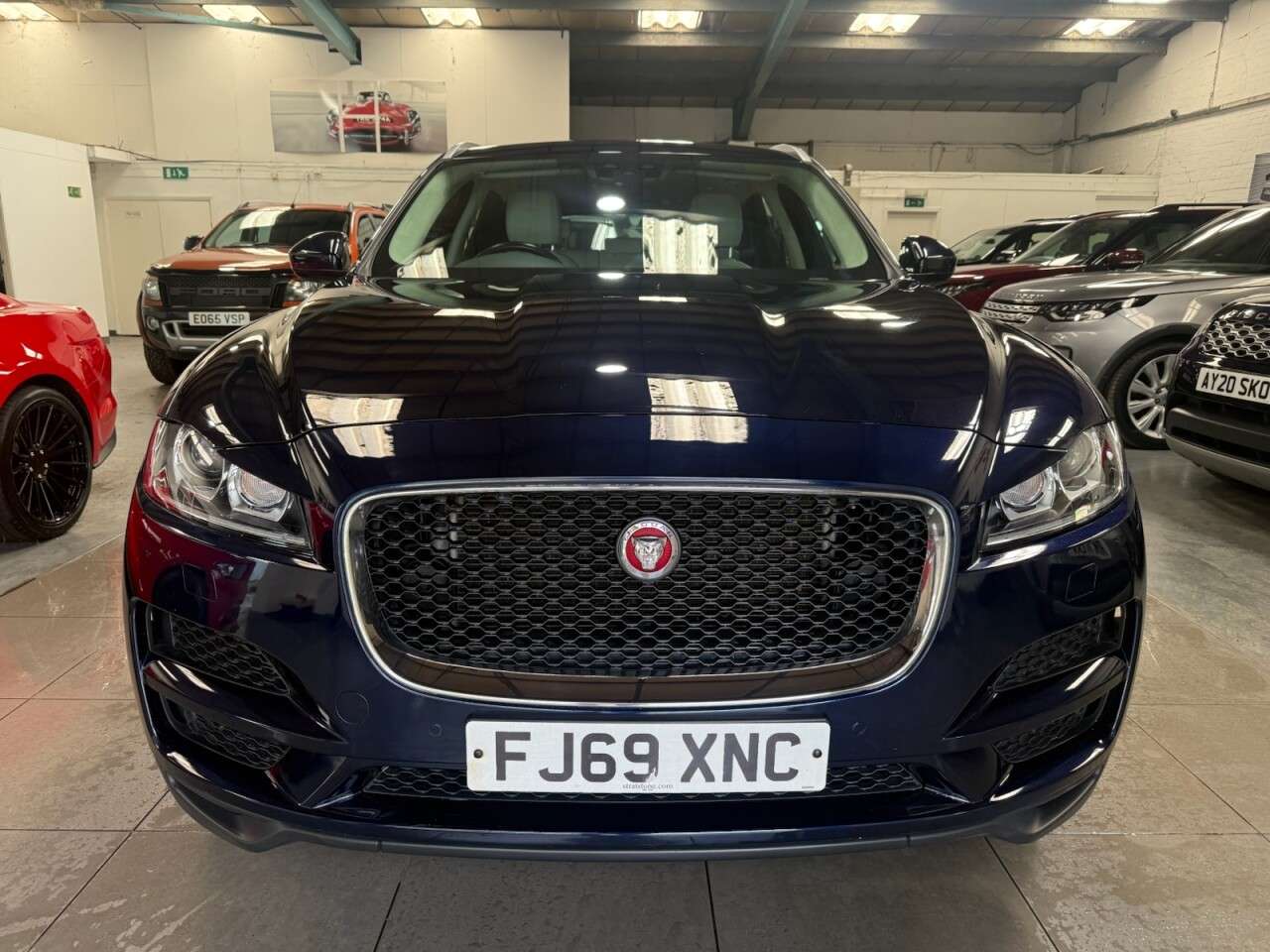 A 2019 JAGUAR F-PACE 2.0 P250i Prestige SUV 5dr Petrol Auto AWD Euro 6 (s/s) (250 ps) A 2019 JAGUAR F-PACE 2.0 P250i Prestige SUV 5dr Petrol Auto AWD Euro 6 (s/s) (250 ps)